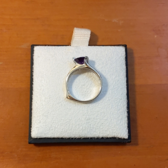 Amethyst and Diamond Ring - Picture 7 of 8